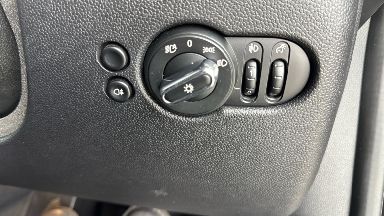 MINI Hatchback 1.5 Cooper Exclusive 3dr Auto Petrol Hatchback